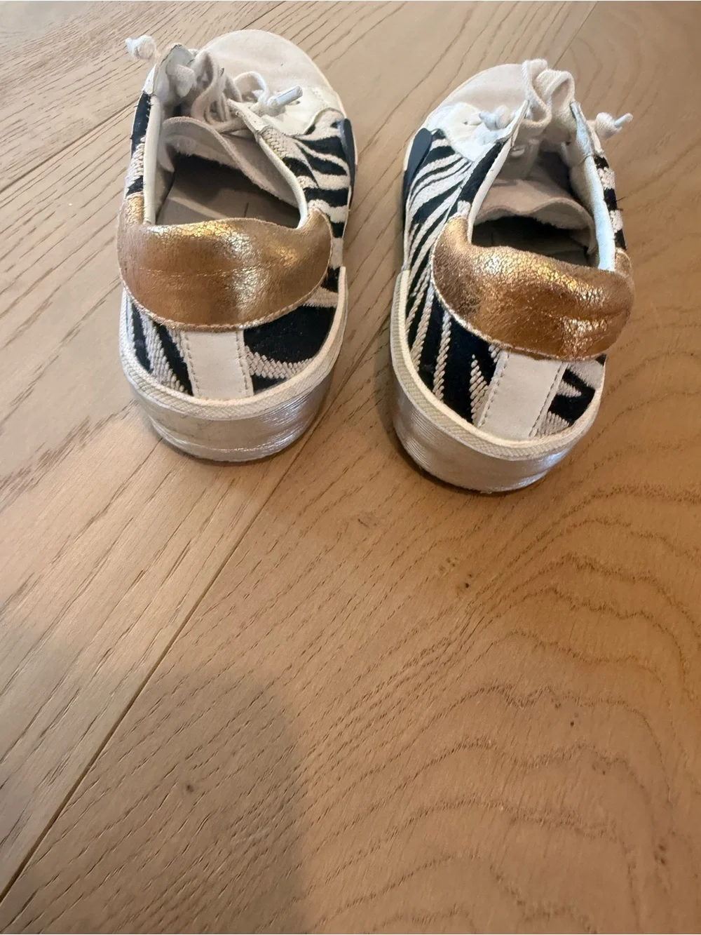 Dolce Vita stylish low